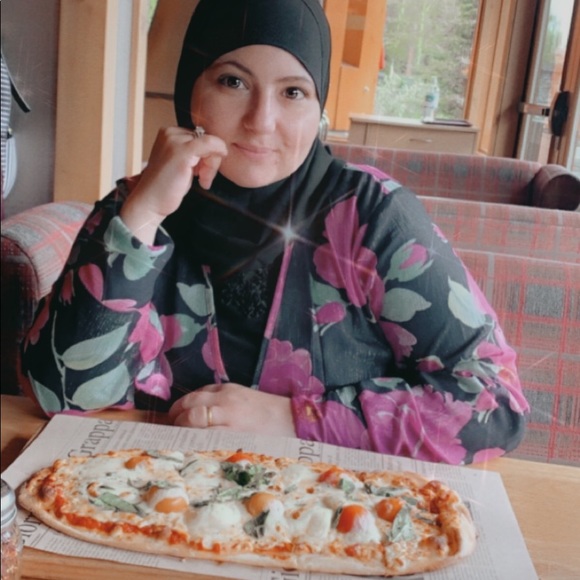 Meet your Posher, Sarah - Picture 1 of 1